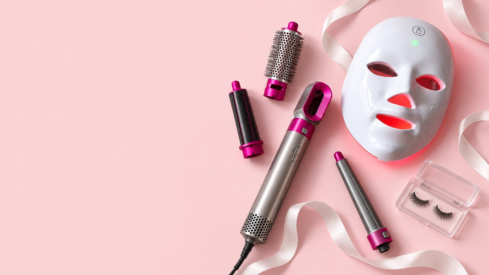 Productos ELVYRA sobre fondo rosa palo